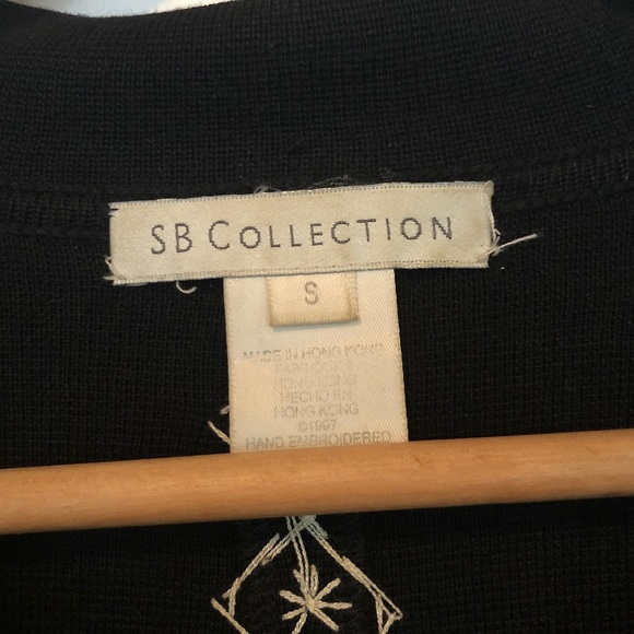 VINTAGE Wool knit blazer with embroidered pattern and lovely buttons - Picture 2 of 4